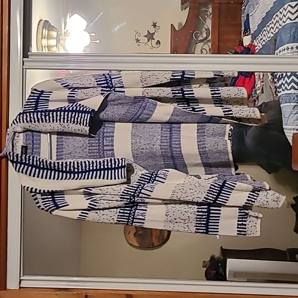Sweater. - Picture 4 of 6